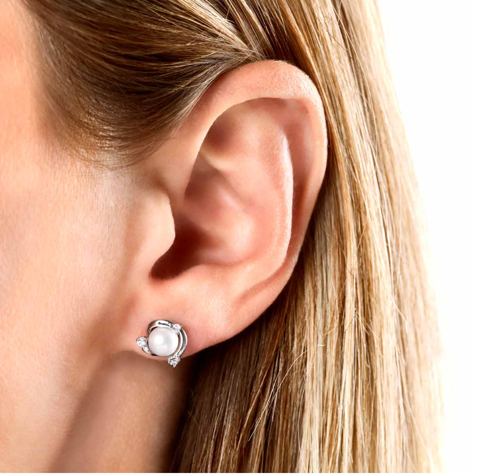 Trend 18K Gold Freshwater Pearl & Round Diamond Stud Earrings