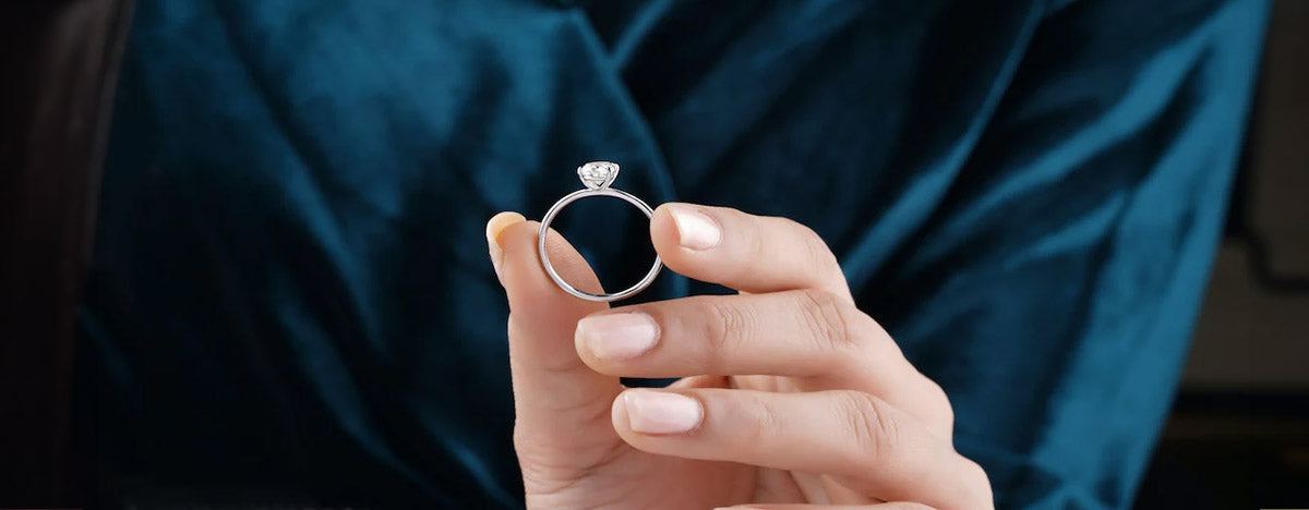How Should My Engagement Ring Fit? Top Tips To Make Sure Your Ring Fits Perfectly