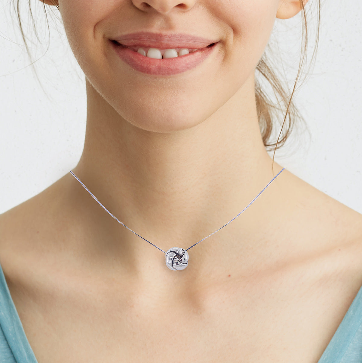 9K WHITE GOLD 9MM 4-WAY KNOT 20 CURB CHAIN NECKLACE/ 18"